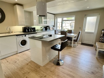 image of 8 Glanvill Avenue, Chard